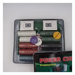 Jucarii, Copii si Bebe - Jucarii si jocuri - Jocuri si puzzle - Jocuri de societate - Poker Profesional, 500 Jetoane, 2 Pachete Carti, 3 Butoane, Dealer, Small Blind, Big Blind, Covoras Verde, 33cm x 30cm x 7cm - Infinity.ro