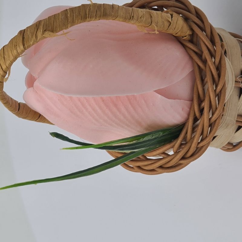 Market - Cadouri - Flori si aranjamente - Cosulet, aranjament floral trandafiri "Cosulet cu flori", flori de sapun, model lalea, 30x17x15 cm - Infinity.ro