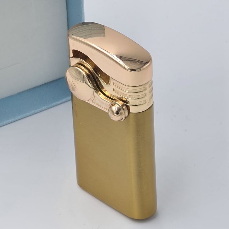 Market - Tutun si tigari - Articole si accesorii tutun - Bricheta metalica cu gaz, antivant, model flip, reincarcabila, aurie, cutie, personalizata - Infinity.ro