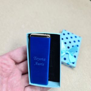 Bricheta Metalica Gravata, Personalizata cu Textul Tau, cu Gaz, Antivant, Reincarcabila, Albastra, Cutie