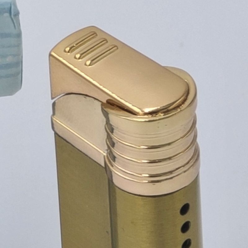 Market - Tutun si tigari - Articole si accesorii tutun - Bricheta Metalica cu Gaz, Antivant, Model Robotic Slim, Reincarcabila, Auriu, Cutie, Personalizata - Infinity.ro