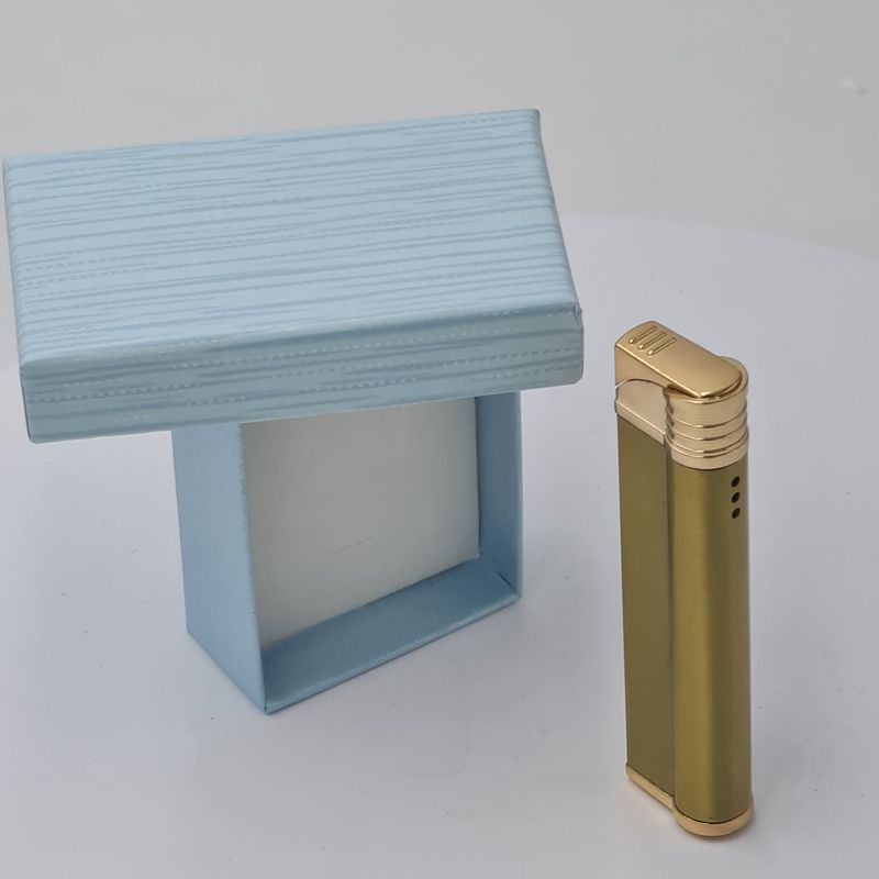 Market - Tutun si tigari - Articole si accesorii tutun - Bricheta Metalica cu Gaz, Antivant, Model Robotic Slim, Reincarcabila, Auriu, Cutie, Personalizata - Infinity.ro