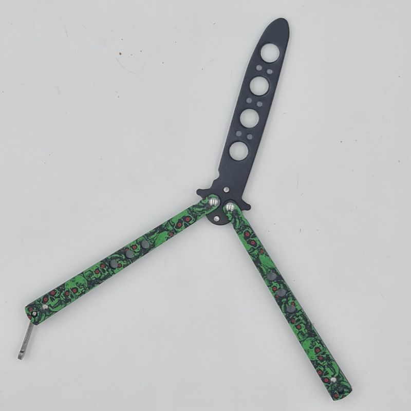 Sport si Outdoor - Camping - Cutite, bricege si accesorii - Cutite si bricege - Cutit fluture Butterfly, Balisong  21.50cm, cap de mort verde M2, fara tais, de antrenament - Infinity.ro