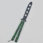 Sport si Outdoor - Camping - Cutite, bricege si accesorii - Cutite si bricege - Cutit fluture Butterfly, Balisong  21.50cm, cap de mort verde M2, fara tais, de antrenament - Infinity.ro