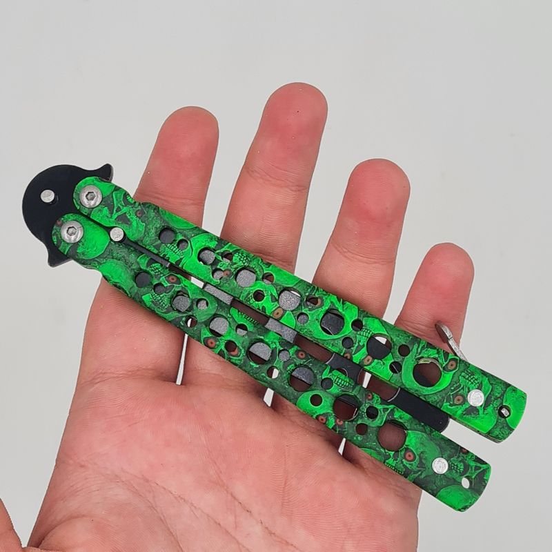 Sport si Outdoor - Camping - Cutite, bricege si accesorii - Cutite si bricege - Cutit fluture Butterfly, Balisong  22 cm, cranii m2, verde, fara tais, de antrenament, model cercuri - Infinity.ro