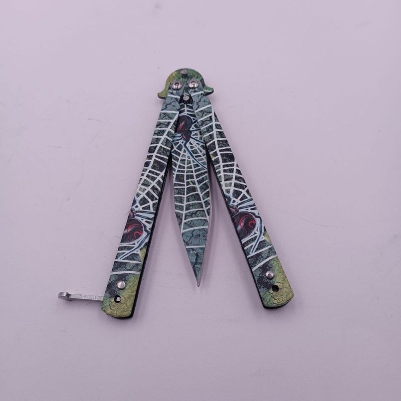 Sport si Outdoor - Camping - Cutite, bricege si accesorii - Cutite si bricege - Cutit Fluture cu Tais, Model Paianjen, Deschidere Manuala, Sistem Prindere Curea, 22 cm, Multicolor - Infinity.ro