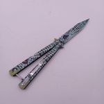 Sport si Outdoor - Camping - Cutite, bricege si accesorii - Cutite si bricege - Cutit Fluture cu Tais, Model Paianjen, Deschidere Manuala, Sistem Prindere Curea, 22 cm, Multicolor - Infinity.ro