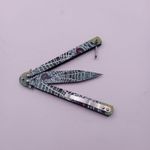 Sport si Outdoor - Camping - Cutite, bricege si accesorii - Cutite si bricege - Cutit Fluture cu Tais, Model Paianjen, Deschidere Manuala, Sistem Prindere Curea, 22 cm, Multicolor - Infinity.ro