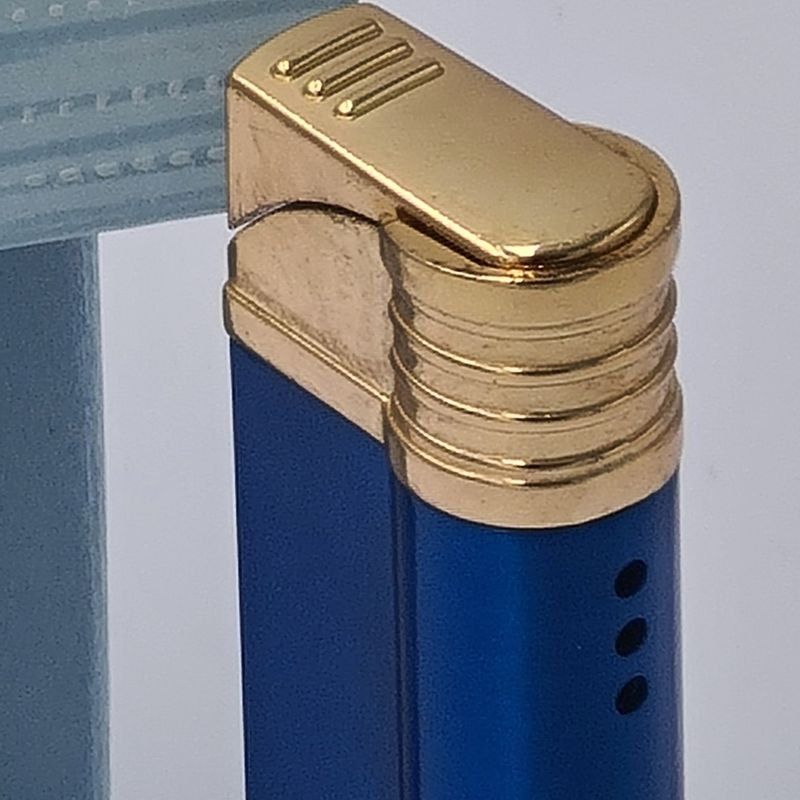 Market - Tutun si tigari - Articole si accesorii tutun - Bricheta Metalica cu Gaz, Antivant, Model Robotic Slim, Reincarcabila, Albastru, Cutie, Personalizata - Infinity.ro