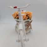 Market - Cadouri - Flori si aranjamente - Aranjament floral, trandafiri, portocalii "Bicicleta cu flori zambarete", flori de sapun, 22x15x12 cm - Infinity.ro