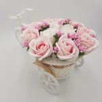 Market - Cadouri - Flori si aranjamente - Aranjament floral trandafiri "Bicicleta cu flori zambarete", flori de sapun, Dalimag, 30x17x15 cm - Infinity.ro