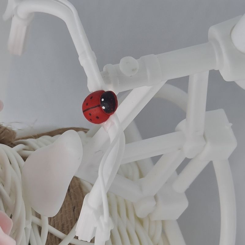 Market - Cadouri - Flori si aranjamente - Bicicleta, aranjament floral trandafiri "Cosulet cu flori", flori de sapun, model M4, 30x17x15 cm - Infinity.ro