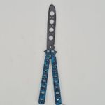 Sport si Outdoor - Camping - Cutite, bricege si accesorii - Cutite si bricege - Cutit fluture Butterfly, Balisong  22 cm, cranii m2, albastru, fara tais, de antrenament, model cercuri - Infinity.ro