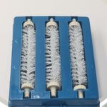 Market - Spalare si intretinere rufe - Produse intretinere textile - Intretinere textile - Perie de covor, role, 3 role, model simplu, maner detasabil, 16 x 12 cm, albastru - Infinity.ro