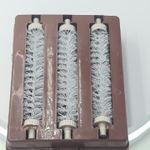 Market - Spalare si intretinere rufe - Produse intretinere textile - Intretinere textile - Perie de covor, role, 3 role, model simplu, maner detasabil, 16 x 12 cm, maro - Infinity.ro