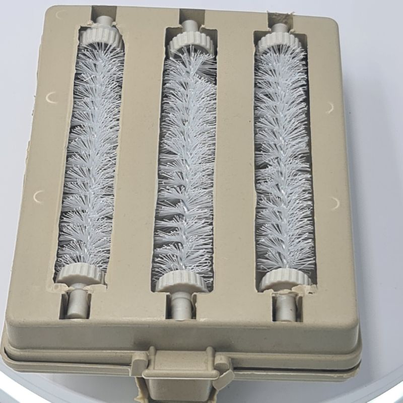 Market - Spalare si intretinere rufe - Produse intretinere textile - Intretinere textile - Perie de covor, role, 3 role, model simplu, maner detasabil, 16 x 12 cm, galben - Infinity.ro