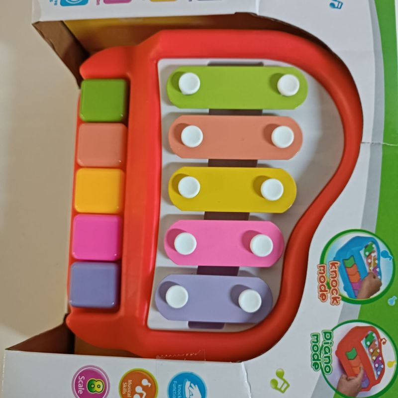 Jucarii, Copii si Bebe - Jucarii si jocuri - Jucarii de rol - Instrumente muzicale de jucarie - Pian si Xilofon, Sunete, 2 Bete, 19 cm, Multicolor - Infinity.ro