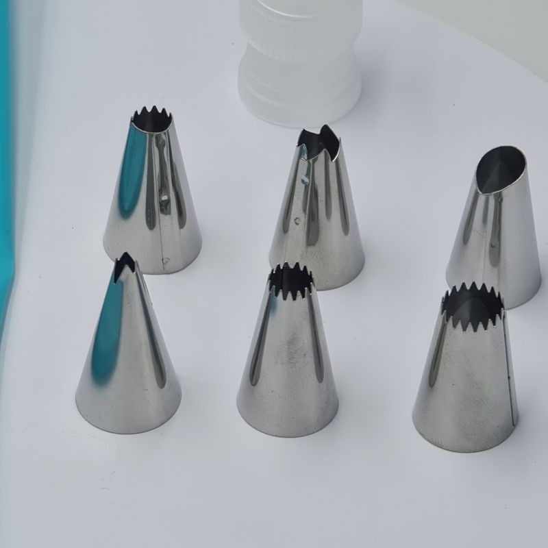 Casa si Gradina - Bucatarie si vesela - Ustensile bucatarie - Ustensile ornare prajituri - Ornare tort, model simplu, 6 capete, punga, 4 x 4 cm, M4 - Infinity.ro