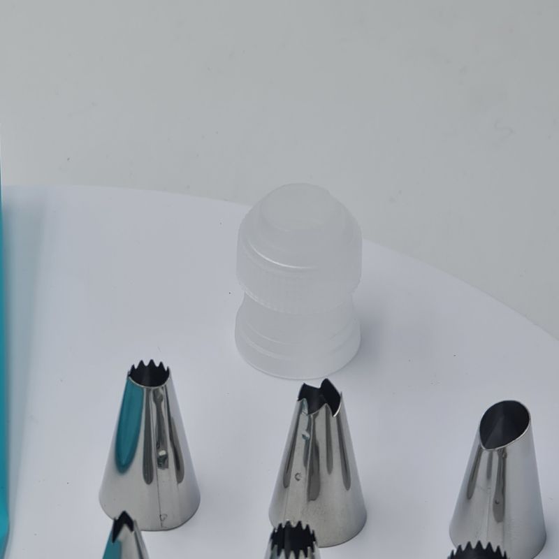 Casa si Gradina - Bucatarie si vesela - Ustensile bucatarie - Ustensile ornare prajituri - Ornare tort, model simplu, 6 capete, punga, 4 x 4 cm, M4 - Infinity.ro