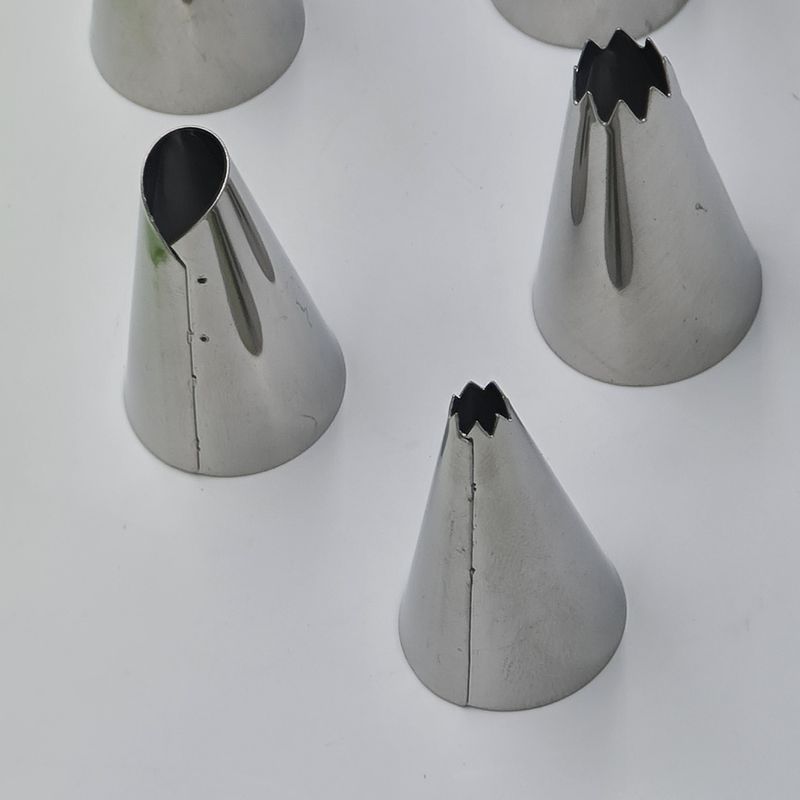 Casa si Gradina - Bucatarie si vesela - Ustensile bucatarie - Ustensile ornare prajituri - Ornare tort, model simplu, 12 capete, punga, 4 x 4 cm, M2 - Infinity.ro