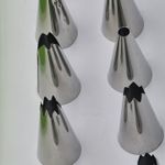 Casa si Gradina - Bucatarie si vesela - Ustensile bucatarie - Ustensile ornare prajituri - Ornare tort, model simplu, 12 capete, punga, 4 x 4 cm, M2 - Infinity.ro