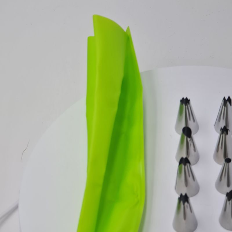 Casa si Gradina - Bucatarie si vesela - Ustensile bucatarie - Ustensile ornare prajituri - Ornare tort, model simplu, 12 capete, punga, 4 x 4 cm, M2 - Infinity.ro