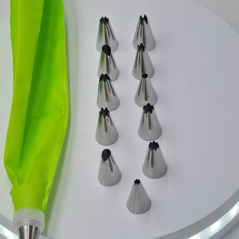 Casa si Gradina - Bucatarie si vesela - Ustensile bucatarie - Ustensile ornare prajituri - Ornare tort, model simplu, 12 capete, punga, 4 x 4 cm, M2 - Infinity.ro