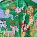 Jucarii, Copii si Bebe - Jucarii si jocuri - Jucarii de exterior - Zmeie si jucarii zburatoare - Zmeu multicolor, model jungla, tip deltaplan, 100 x 120cm - Infinity.ro