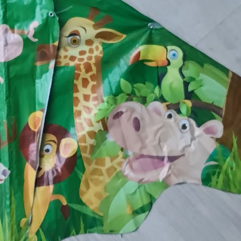 Jucarii, Copii si Bebe - Jucarii si jocuri - Jucarii de exterior - Zmeie si jucarii zburatoare - Zmeu multicolor, model jungla, tip deltaplan, 100 x 120cm - Infinity.ro