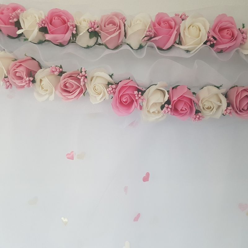 Fashion, accesorii si bijuterii - Copii - Articole botez - Trusouri si accesorii botez - Tul pentru decor cristelnita, trandafiri sapun roz si albi, 230 cm - Infinity.ro