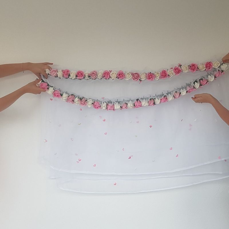 Fashion, accesorii si bijuterii - Copii - Articole botez - Trusouri si accesorii botez - Tul pentru decor cristelnita, trandafiri sapun roz si albi, 230 cm - Infinity.ro