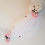 Fashion, accesorii si bijuterii - Copii - Articole botez - Trusouri si accesorii botez - Tul pentru decor cristelnita, 15 trandafiri sapun roz si albi, 231 cm - Infinity.ro