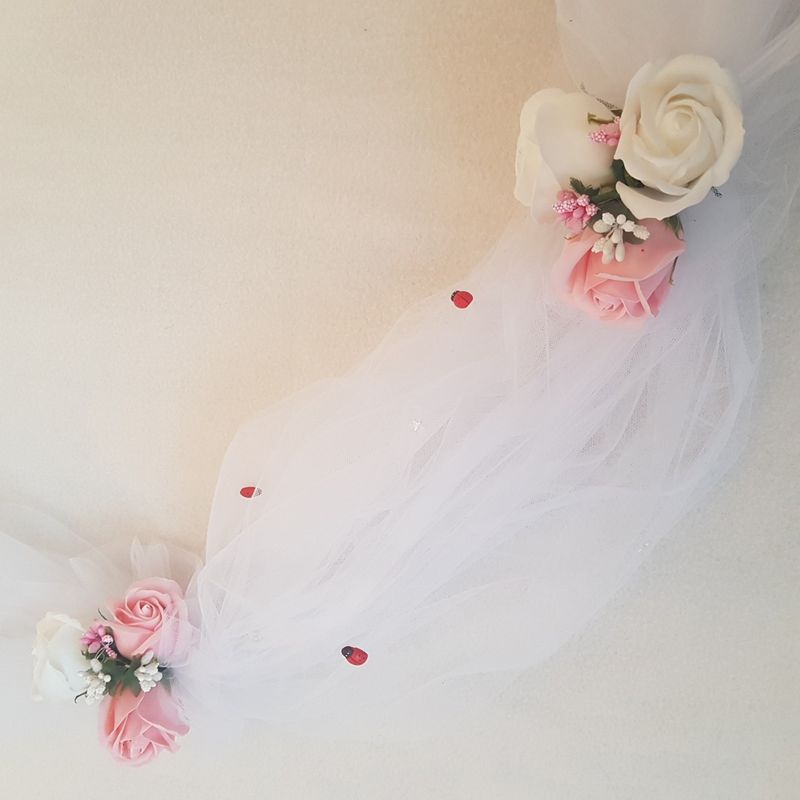 Fashion, accesorii si bijuterii - Copii - Articole botez - Trusouri si accesorii botez - Tul pentru decor cristelnita, 15 trandafiri sapun roz si albi, 231 cm - Infinity.ro