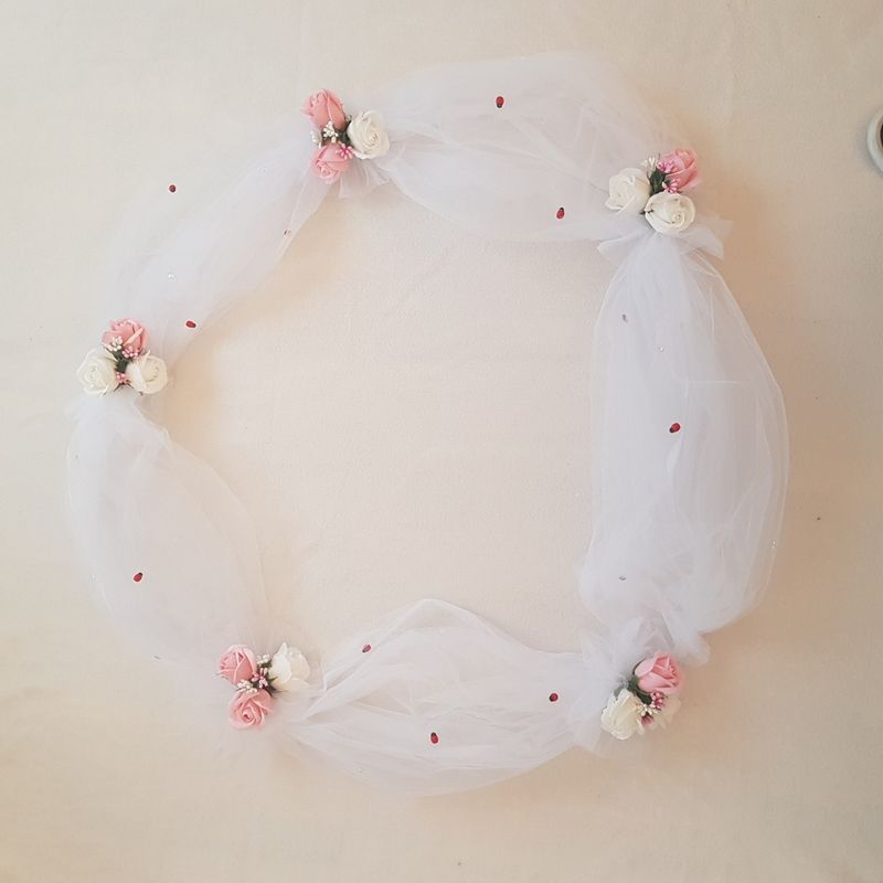 Fashion, accesorii si bijuterii - Copii - Articole botez - Trusouri si accesorii botez - Tul pentru decor cristelnita, 15 trandafiri sapun roz si albi, 231 cm - Infinity.ro