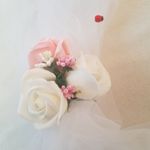 Fashion, accesorii si bijuterii - Copii - Articole botez - Trusouri si accesorii botez - Tul pentru decor cristelnita, 15 trandafiri sapun roz si albi, 231 cm - Infinity.ro