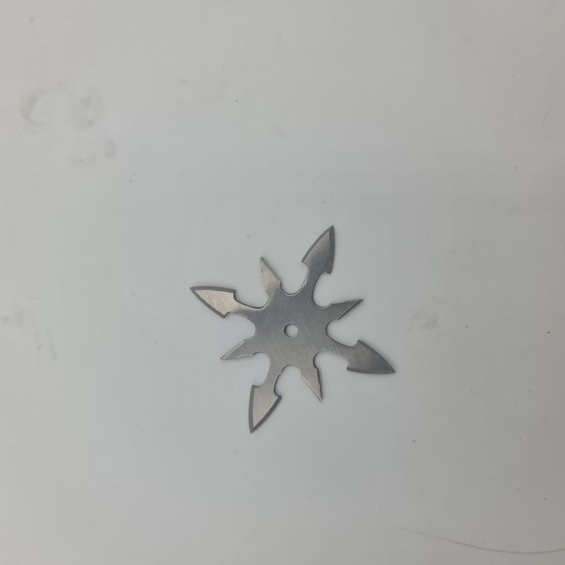 Sport si Outdoor - Camping - Cutite, bricege si accesorii - Cutite si bricege - Steluta ninja pentru aruncat la tinta, gri, 8 colturi, 6 cm - Infinity.ro