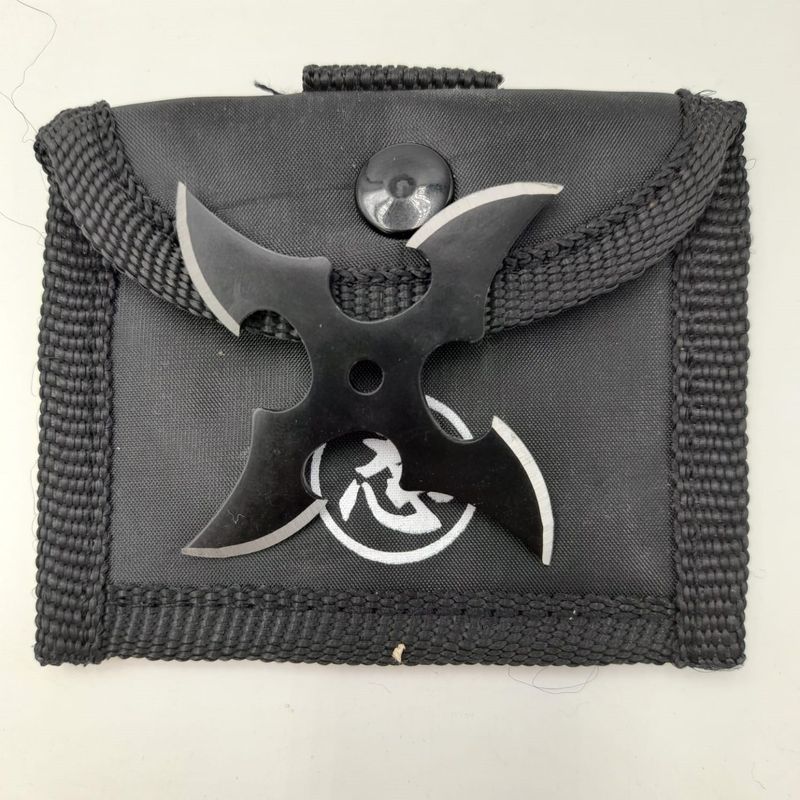 Sport si Outdoor - Sporturi de contact - Produse autoaparare - Steluta ninja pentru aruncat la tinta 4 colturi, gaura in centru, in husa, negru,4.5 cm - Infinity.ro