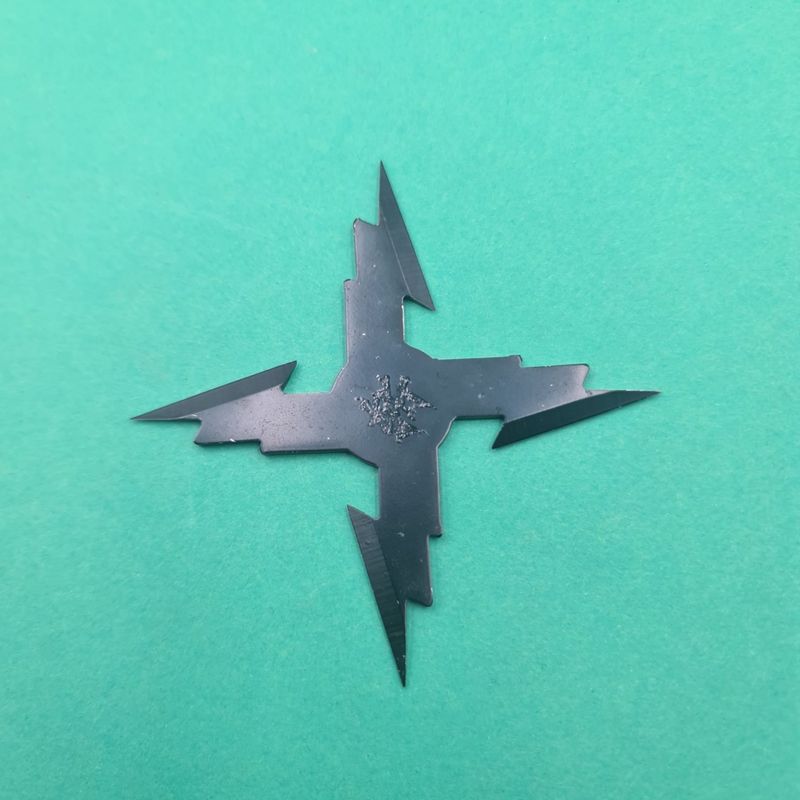 Sport si Outdoor - Camping - Cutite, bricege si accesorii - Cutite si bricege - Stea Ninja cu 4 Colturi Pentru Aruncat la Tinta, Husa Material Textil, 9 cm, Negru - Infinity.ro