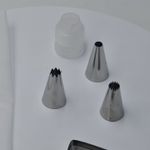 Casa si Gradina - Bucatarie si vesela - Ustensile bucatarie - Ustensile ornare prajituri - Set ornare tort, model simplu, 3 capete, punga, 4 x 4 cm, M3 - Infinity.ro