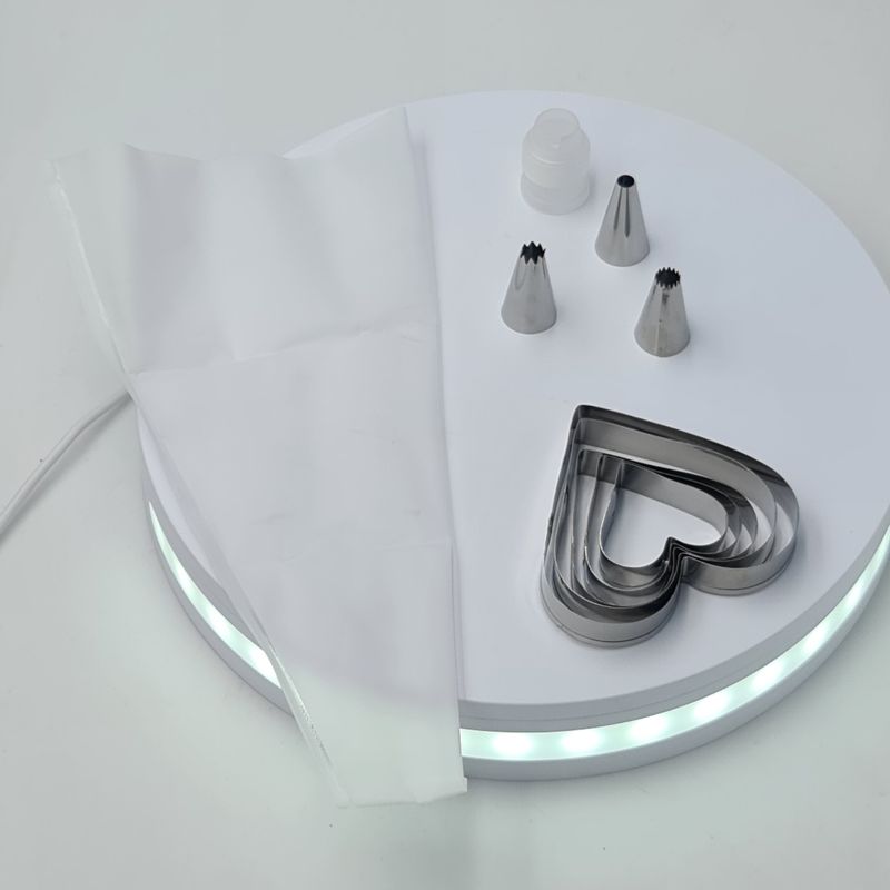 Casa si Gradina - Bucatarie si vesela - Ustensile bucatarie - Ustensile ornare prajituri - Set ornare tort, model simplu, 3 capete, punga, 4 x 4 cm, M3 - Infinity.ro