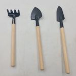 Casa si Gradina - Gradinarit si plante - Unelte gradinarit - Lopeti si unelte de sapat - Set 3 Unelte Gradinarit, Maner Lemn, Lopata, Cazma, Grebla din Aluminiu, Crem, 20 cm - Infinity.ro