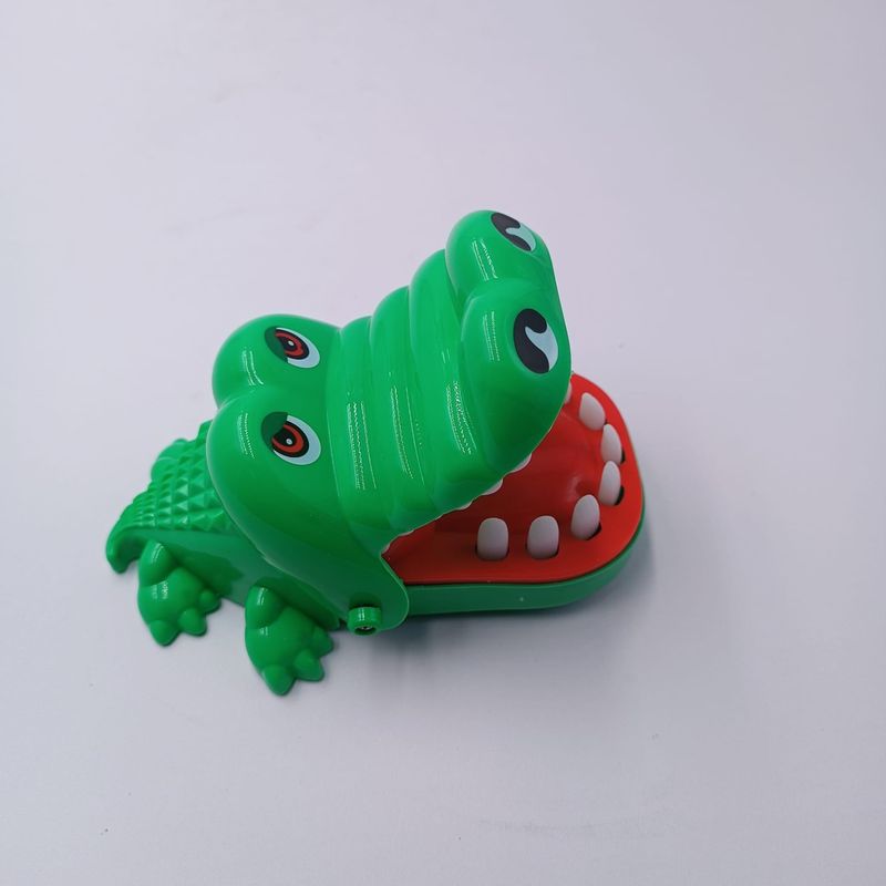 Jucarii, Copii si Bebe - Jucarii si jocuri - Jucarii bebelusi - Jucarii pentru dentitie - Jucarie Interactiva, Model Crocodil la Dentist, Plastic, 13 cm, Verde - Infinity.ro