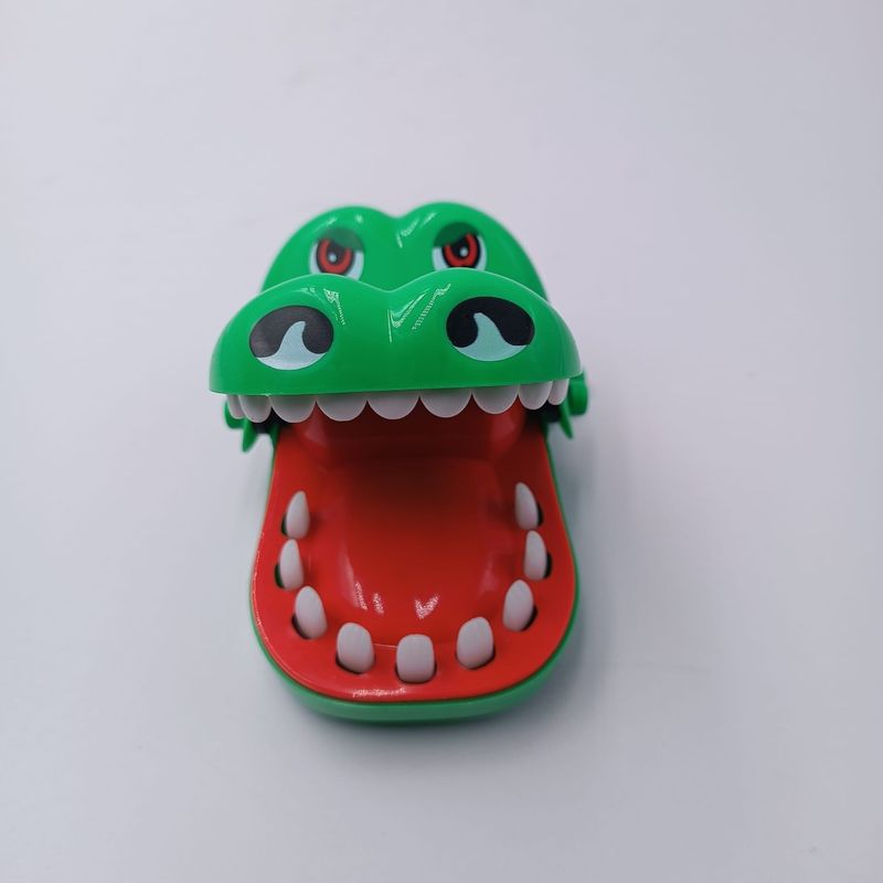 Jucarii, Copii si Bebe - Jucarii si jocuri - Jucarii bebelusi - Jucarii pentru dentitie - Jucarie Interactiva, Model Crocodil la Dentist, Plastic, 13 cm, Verde - Infinity.ro