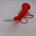 Casa si Gradina - Decoratiuni - Decoratiuni petrecere - Coifuri si suflatori - Goarna Curbata, Vuvuzela, Tip Corn, Pentru Petreceri, Evenimmente, Rosie, Varf Alb, 27 cm - Infinity.ro