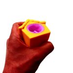 Jucarii, Copii si Bebe - Jucarii si jocuri - Figurine - Figurina Veverita in casa galben, antistres Jucarii, pentru copii, 6 cm, roz - Infinity.ro