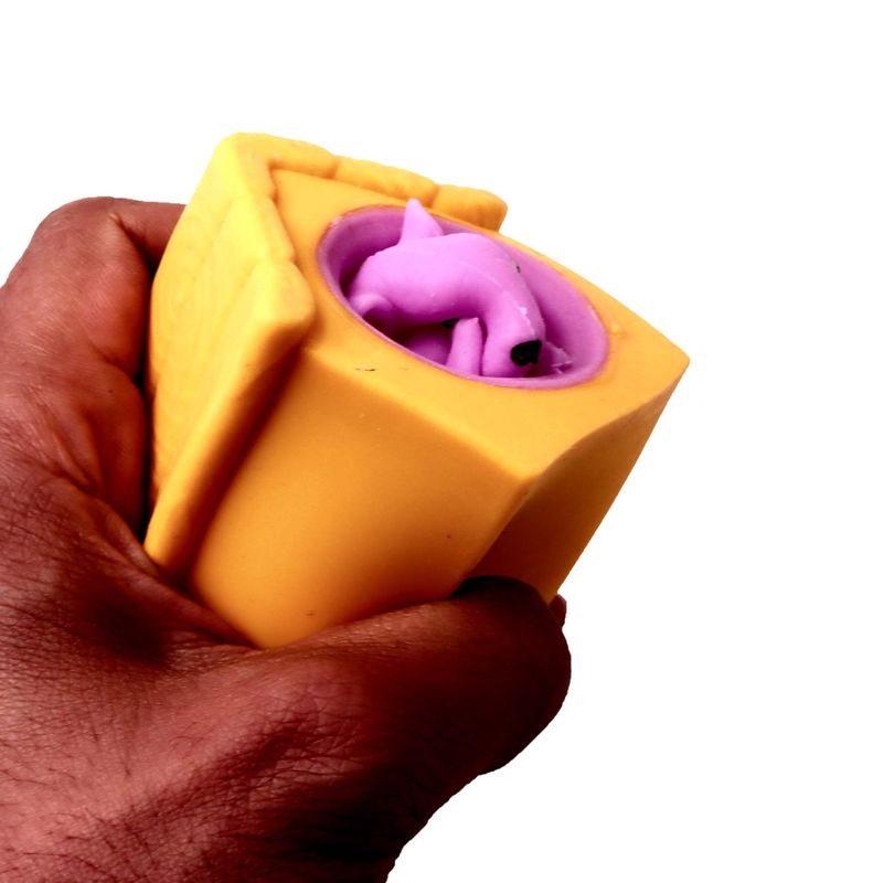 Jucarii, Copii si Bebe - Jucarii si jocuri - Figurine - Figurina Veverita in casa galben, antistres Jucarii, pentru copii, 6 cm, mov - Infinity.ro