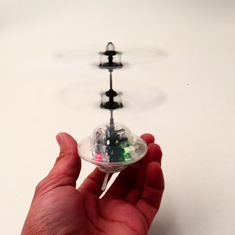 Jucarii, Copii si Bebe - Jucarii si jocuri - Vehicule si jucarii cu telecomanda - Elicoptere, avioane si nave de jucarie - Elicopter mini de jucarie, model ufo, controlabil cu mana, alb - Infinity.ro