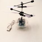 Jucarii, Copii si Bebe - Jucarii si jocuri - Vehicule si jucarii cu telecomanda - Elicoptere, avioane si nave de jucarie - Elicopter mini de jucarie, model ufo, controlabil cu mana, alb - Infinity.ro