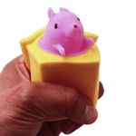 Jucarii, Copii si Bebe - Jucarii si jocuri - Figurine - Figurina Veverita in casa galben, antistres Jucarii, pentru copii, 6 cm, roz - Infinity.ro