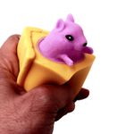 Jucarii, Copii si Bebe - Jucarii si jocuri - Figurine - Figurina Veverita in casa galben, antistres Jucarii, pentru copii, 6 cm, mov - Infinity.ro